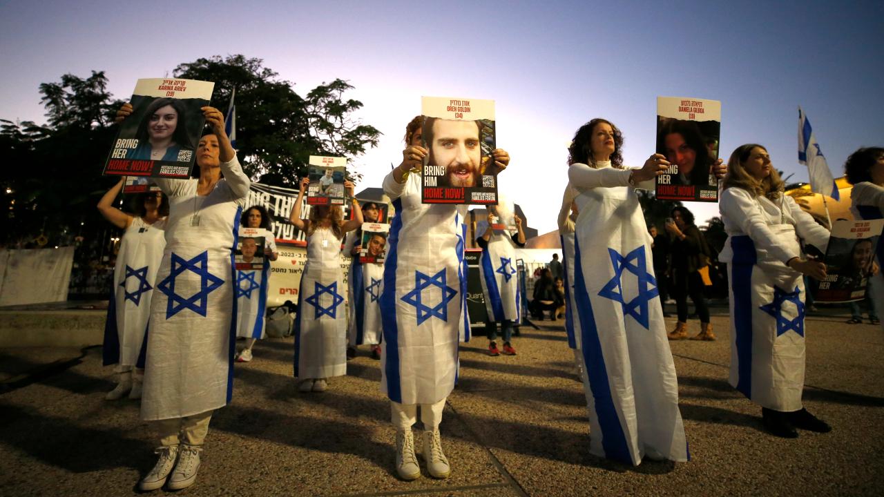Protestocular Netanyahu’nun partisi Likud’un merkezini bastı